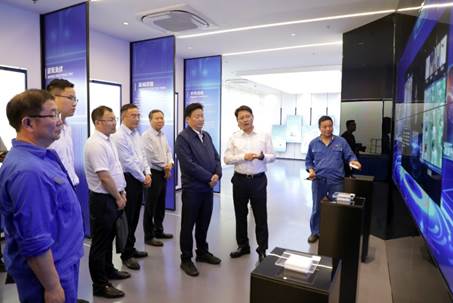 打造向上向前第一象限生力軍 錘煉甘于做人做事作難、受苦受累受屈的企業(yè)家隊(duì)伍——河南投資集團(tuán)黨委書(shū)記、董事長(zhǎng)劉新勇蒞臨安彩高科開(kāi)展主題教育調(diào)研