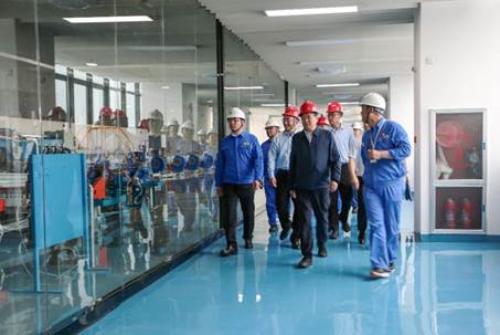 打造向上向前第一象限生力軍 錘煉甘于做人做事作難、受苦受累受屈的企業(yè)家隊(duì)伍——河南投資集團(tuán)黨委書(shū)記、董事長(zhǎng)劉新勇蒞臨安彩高科開(kāi)展主題教育調(diào)研