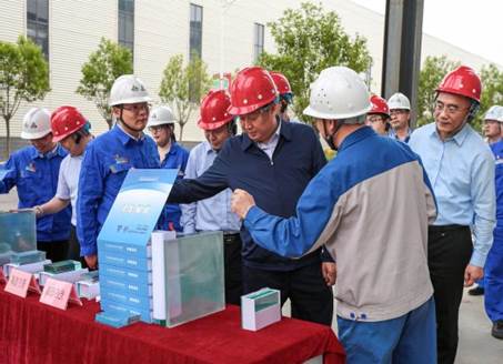 打造向上向前第一象限生力軍 錘煉甘于做人做事作難、受苦受累受屈的企業(yè)家隊(duì)伍——河南投資集團(tuán)黨委書(shū)記、董事長(zhǎng)劉新勇蒞臨安彩高科開(kāi)展主題教育調(diào)研