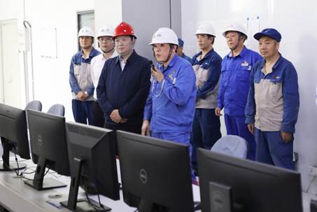 打造向上向前第一象限生力軍 錘煉甘于做人做事作難、受苦受累受屈的企業(yè)家隊(duì)伍——河南投資集團(tuán)黨委書(shū)記、董事長(zhǎng)劉新勇蒞臨安彩高科開(kāi)展主題教育調(diào)研
